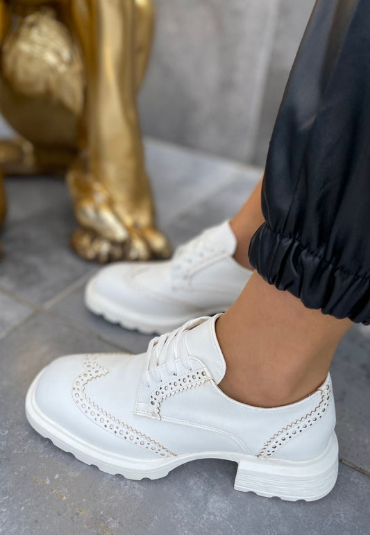 Co- soer beyaz cilt bağcıklı oxford ayakkabı