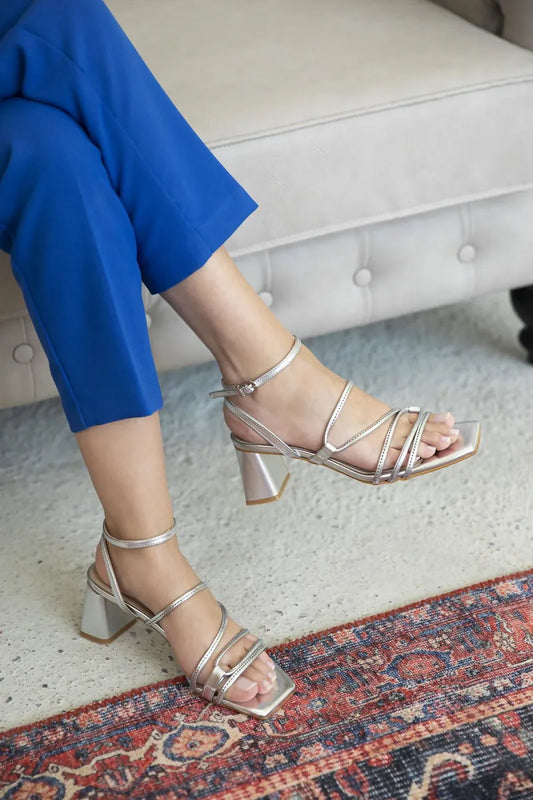 St- estelle kadın topuklu rugan sandalet gümüş / women > shoes > sandals