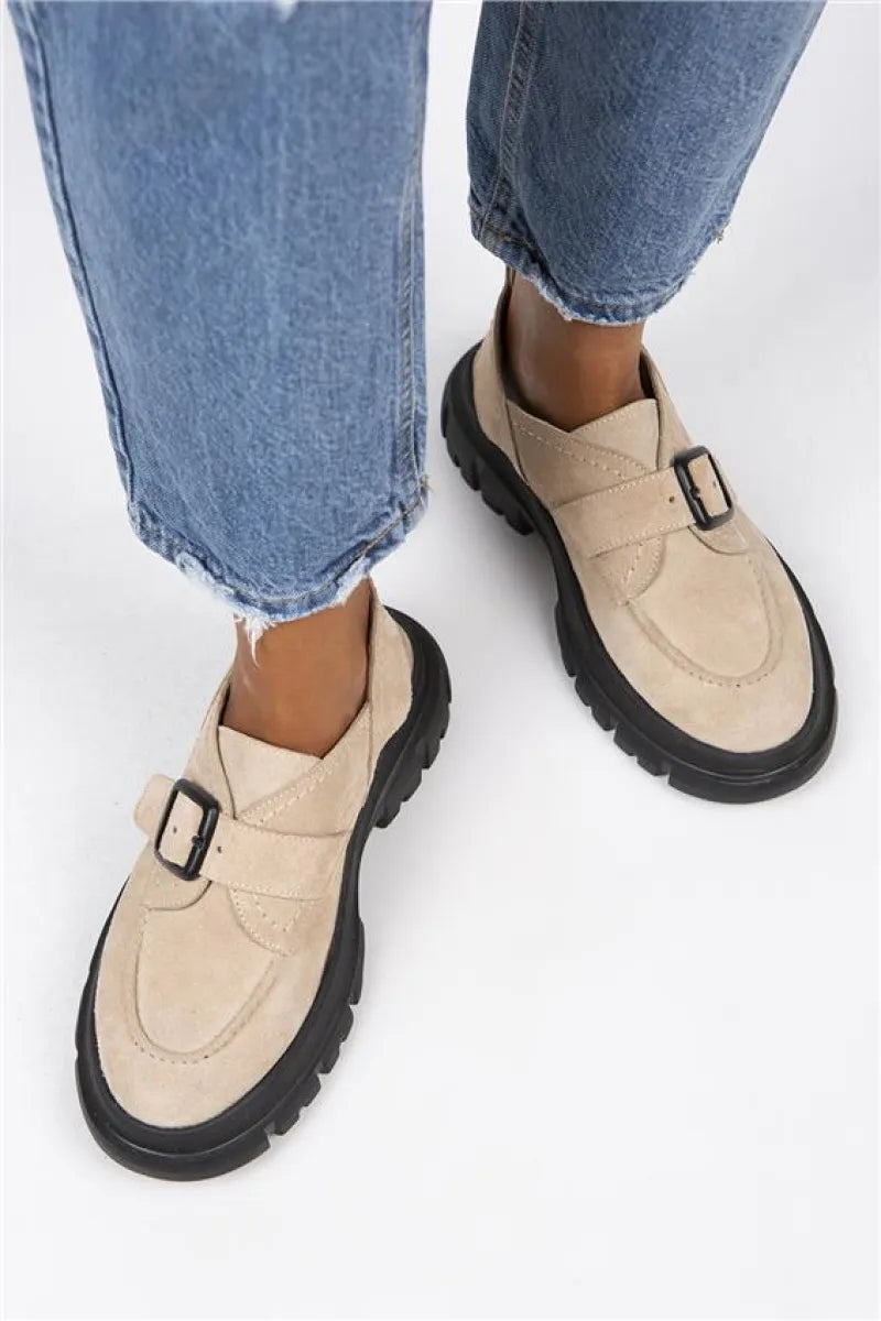 Mj- rayne kadın hakiki deri tokalı kemerli bej süet sandalet / women > shoes >