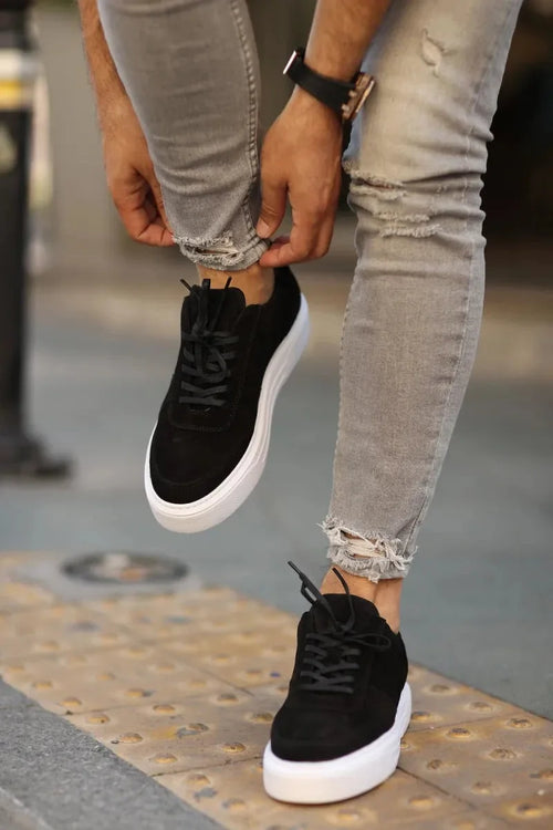 So: zapatos de hombres de zapatillas negras, de gamuza, con cordones.