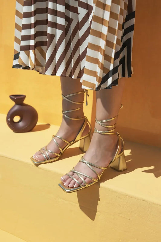 St- Venice Kadın Topuklu Küt Burun Rugan Sandalet Altın